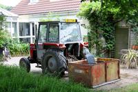 Auch der Insel-Doktor muss mit dem Traktor fahren