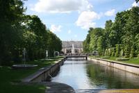 Blick vom Kanal zum Schloss