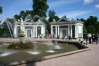Im Park des Peterhofes