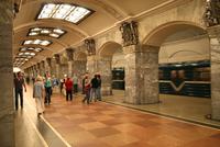 Jetzt schauen wir uns die schönsten Metro-Stationen an