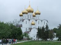 Die erst neu errichtete Maria-Himmelfahrts-Kathedrale