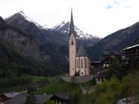 Heiligenblut vor dem Groß Glockner Massiv