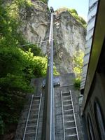 Steil gehts mit der Schrägbahn zur Burg hinauf
