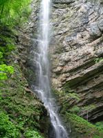 30 Meter hoher Wasserfall in Zeleni Vir