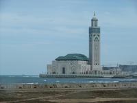 einzigartige Lage der zweitgrößten Moschee - direkt am Wasser