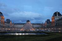 Louvre am Abend