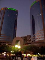 Zum Abendessen geht es zu den Twin Towers.