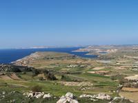 Im Hintergrund: Gozo und Comino