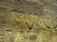 Große und kleine Hieroglyphen erzählten uns Geschichten in den Tempeln