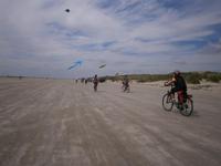 Eberhardt Gaeste bei der Radtour am Strand auf Fano