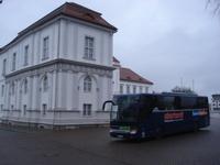 Bus auf Schlossplatz Oranienburg