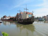 Alte Kogge und Speicherhäuser