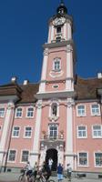 Portal und Turm der Wallfahrtskirche Birnau, hoch über dem Ufer des Bodensees gelegen