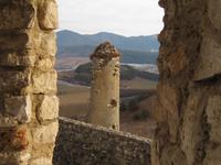 ... wir sind oben - Blick durch mÃ€chtige Mauern