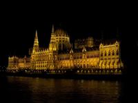 Parlament bei Nacht
