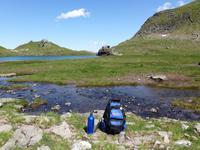 Rast an einem Gletscher See