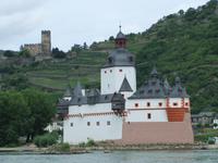 Die Pfalz  mitten im Rhein