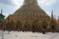 in der Shwedagon-Pagode