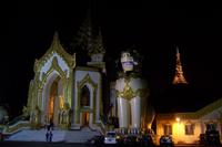 Shwedagon-Pagode am Abend