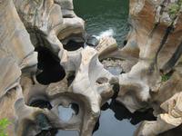 Gebilde durch Wasserkraft