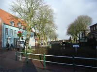Greetsiel, Blick von der Kirche zum Hafen