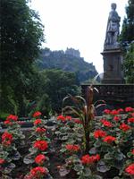 Edinburgh - Blumenschmuck und Castle