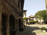 Auf dem Markt in Perouges