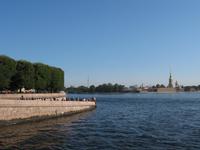 Im Hintergrund: Peter-und-Paul-Kathedrale