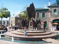 Figurengruppe am Liberation Square