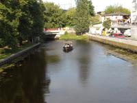Bot auf einem Fluss in Riga