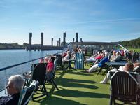 Relaxen und warten vor der Kreekerakschleuse