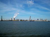 Wir fahren durch das Hafengelände von Antwerpen
