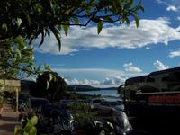 traumhafte Landschaft mit 5-Sterne-Bus