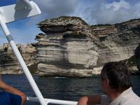 typisch  für die Küste:schroffe Felsklippen