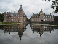 Anholt-schloss gespiegelt