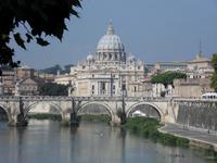 Blick auf Tiber und Petersdom