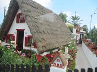 Typisches Stohdach-Haus in Santana