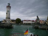 mit dem Schiff geht es von Lindau nach Friedrichshafen
