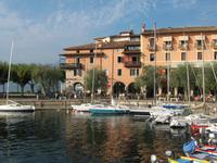 Hafen von Torri del Benaco
