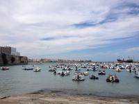 viele Schiffe liegen hier in Otranto