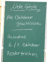 ... mit seltsamem Weinumgang...