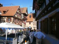 Mit der Minibahn der Kellerei ging es zur Verkostung von sieben Weinen