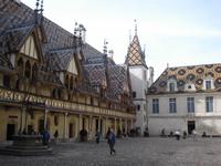 Beaune Innenhof vom Hotel Dieu