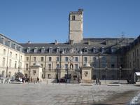 Dijon Freiheitsplatz mit Herzogspalast und Turm Philipp des Schoenen