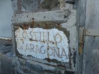 Eingangsschild Castello Aragonese  