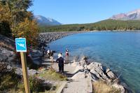 Am Lake Minnewanka im Banff-Nationalpark