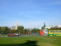 Blick vom Heldenplatz auf das Wiener Rathaus