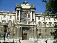 die Hofburg vom Burggarten aus gesehen