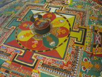 Sand-Mandala im Sera-Kloster