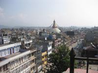 Kathmandu - Blick von der Dachterrasse unseres Hotels auf die Stupa von Bodhnath 
